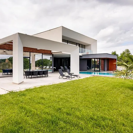 Villa C Istria